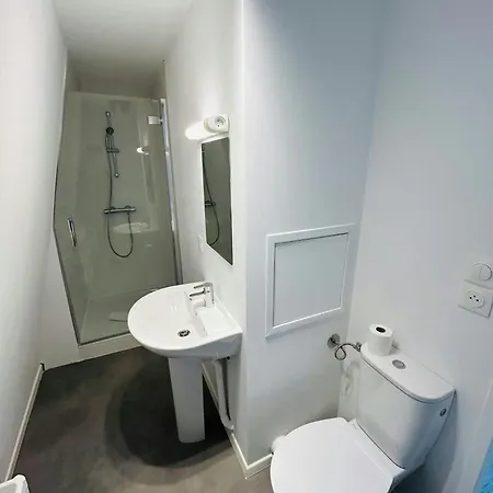 We Live In R - Duplex 503 *